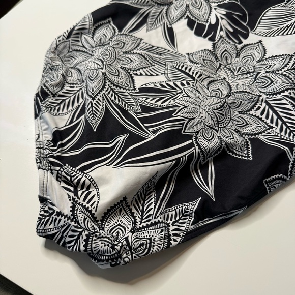 Lauren Ralph Lauren Graphic Floral Slimming One Piece Swimsuit Size 10 - Picture 6 of 9